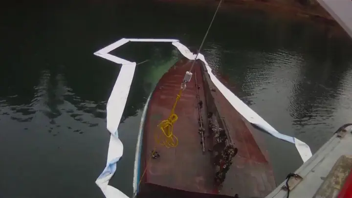 Rigging around a partially submerged vessel during recovery